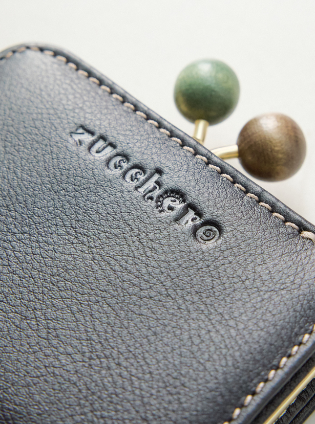 zucchero 木玉付き本革折財布 11120