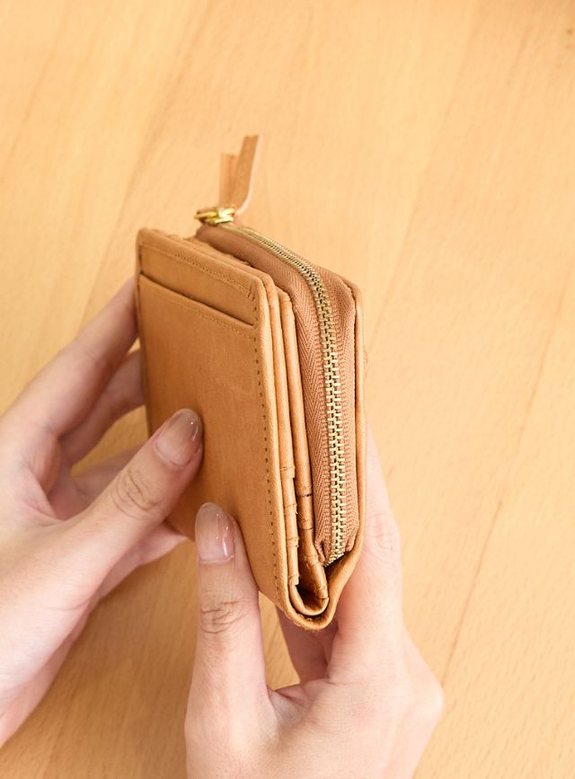 zucchero 本革 ミドル折財布 40200